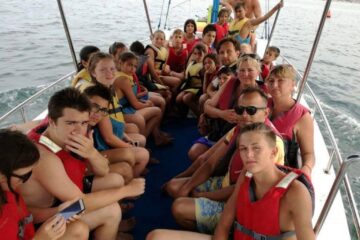 Copii din centre de plasament cu rezultate foarte bune la învățătură, recompensați cu o tabără la mare