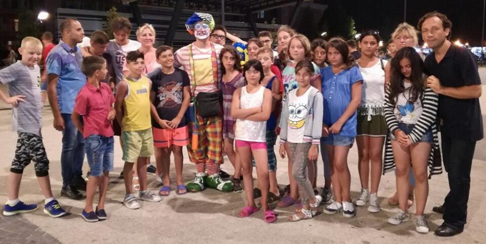 22 de copii din centre de plasament, cu rezultate foarte bune la învățătură, recompensați cu o tabără la mare