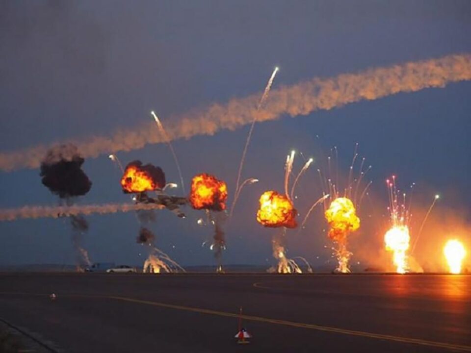 Acrobații aeriene și spectacol pirotehnic pe Aeroportul "Ștefan cel Mare"