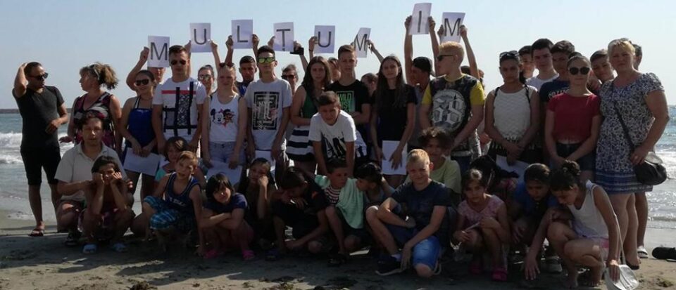 22 de copii din centre de plasament, cu rezultate foarte bune la învățătură, recompensați cu o tabără la mare