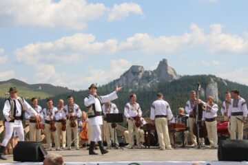 „Sărbătoarea Muntelui”, un regal de muzică populară