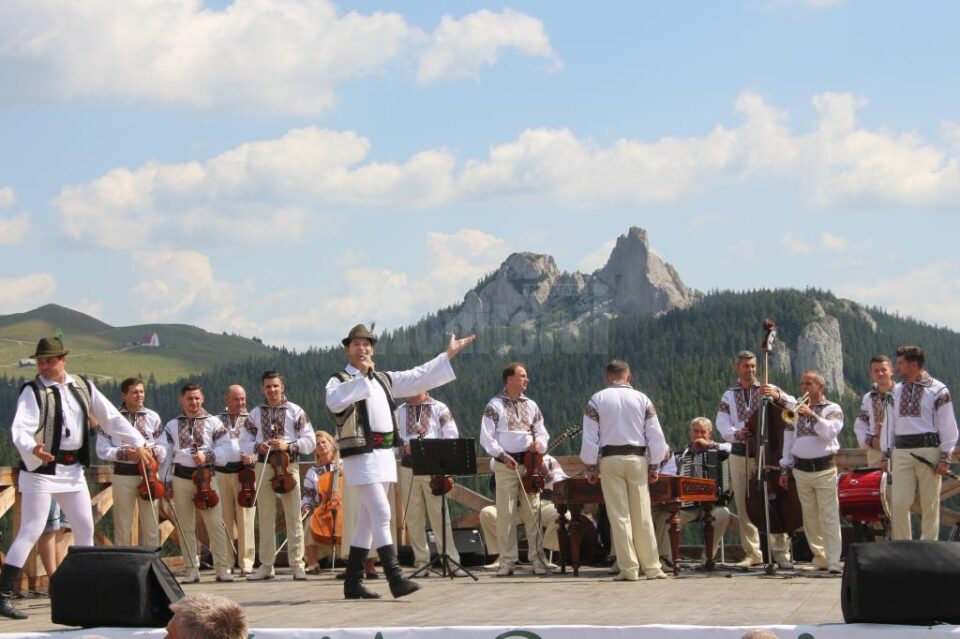 „Sărbătoarea Muntelui”, un regal de muzică populară