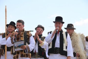 „Sărbătoarea Muntelui”, un regal de muzică populară, meșteri iscusiți, bucate delicioase și spectatori entuziaști