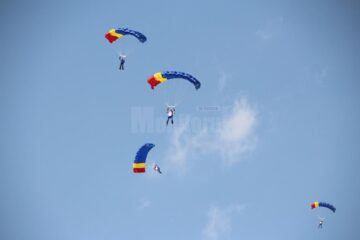 Mii de spectatori au asistat la un miting aviatic de excepție pe Aeroportul „Ștefan cel Mare” Suceava