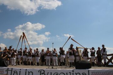 „Sărbătoarea Muntelui”, un regal de muzică populară, meșteri iscusiți, bucate delicioase și spectatori entuziaști