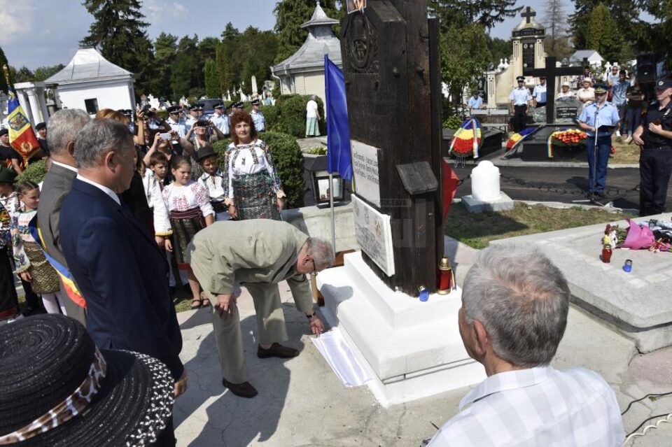 Placă comemorativă, în semn de omagiu adus eroului Ion Grămadă