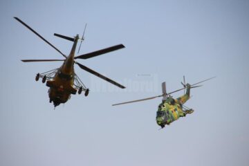 elicopterele de lupta au simulat un atac la o tinta terestra