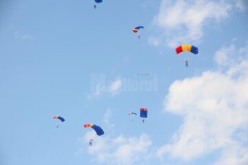 Mii de spectatori au asistat la un miting aviatic de excepție pe Aeroportul „Ștefan cel Mare” Suceava