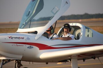 Mii de spectatori au asistat la un miting aviatic de excepție pe Aeroportul „Ștefan cel Mare” Suceava