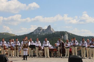 „Sărbătoarea Muntelui”, un regal de muzică populară, meșteri iscusiți, bucate delicioase și spectatori entuziaști