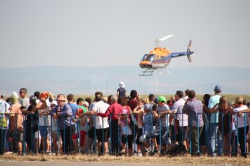 Mii de spectatori au asistat la un miting aviatic de excepție pe Aeroportul „Ștefan cel Mare” Suceava