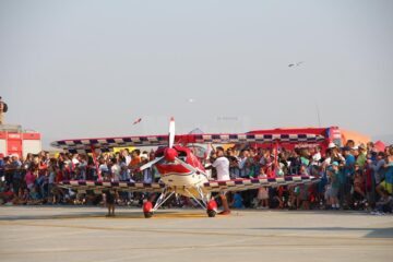 Mii de spectatori au asistat la un miting aviatic de excepție pe Aeroportul „Ștefan cel Mare” Suceava