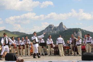 „Sărbătoarea Muntelui”, un regal de muzică populară, meșteri iscusiți, bucate delicioase și spectatori entuziaști