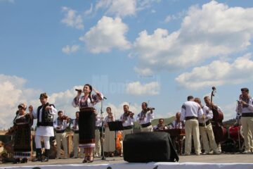 „Sărbătoarea Muntelui”, un regal de muzică populară, meșteri iscusiți, bucate delicioase și spectatori entuziaști