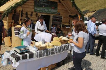 „Sărbătoarea Muntelui”, un regal de muzică populară, meșteri iscusiți, bucate delicioase și spectatori entuziaști