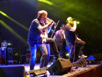 Dirty Shirt - cu un sound etno-rock plin de umor