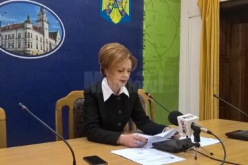 Prefectul Mirela Adomnicăi