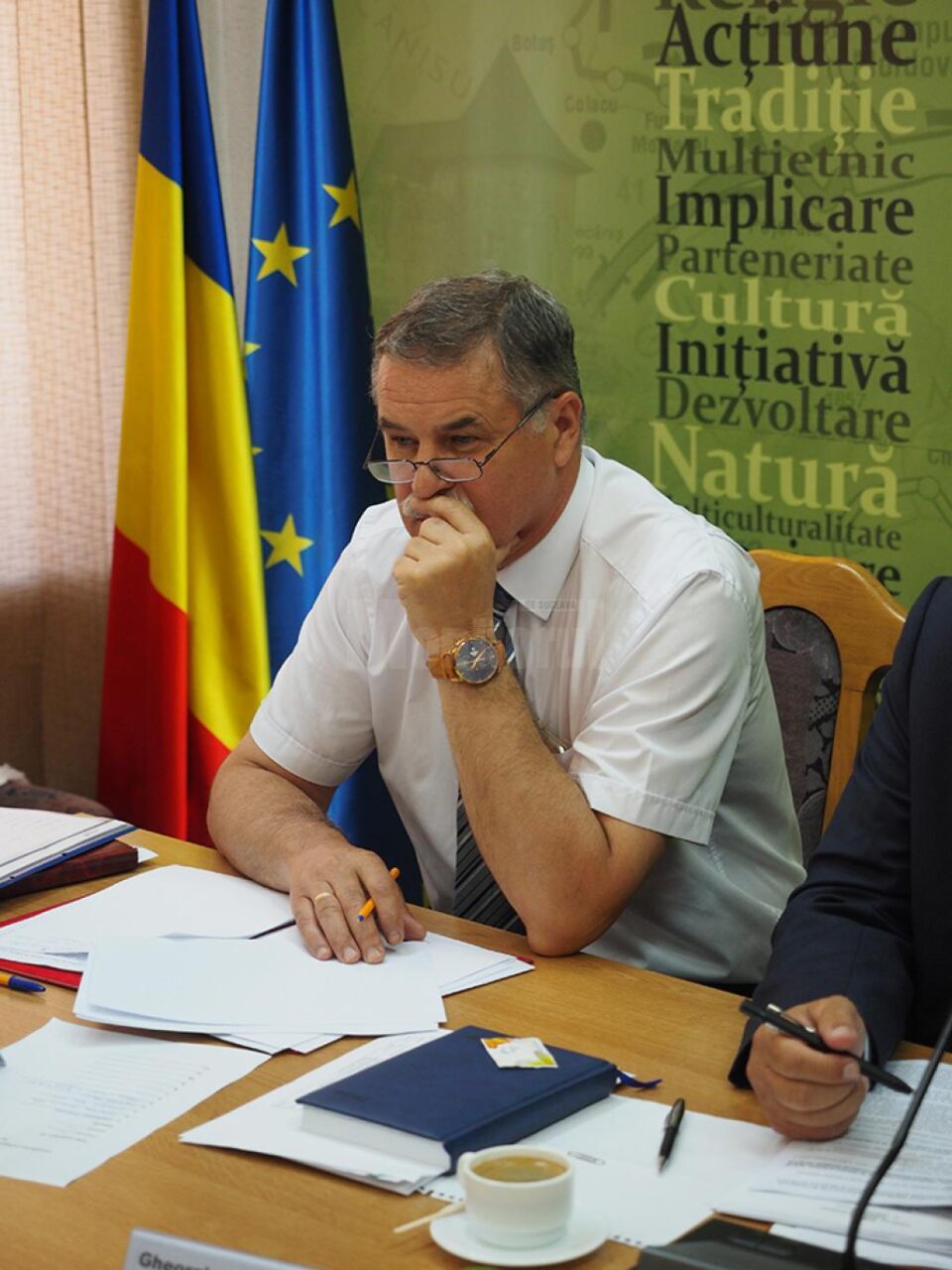 Vicepreședintele CJ Viorel Seredenciuc: ”Dacă doriți ca vechea conducere a CJ să doarmă liniștită acasă, lăsați-o mai ușor cu gropile de gunoi” Vicepreședintele CJ Viorel Seredenciuc: ”Dacă doriți ca vechea conducere a CJ să doarmă liniștită acasă, lăsați-o mai ușor cu gropile de gunoi”