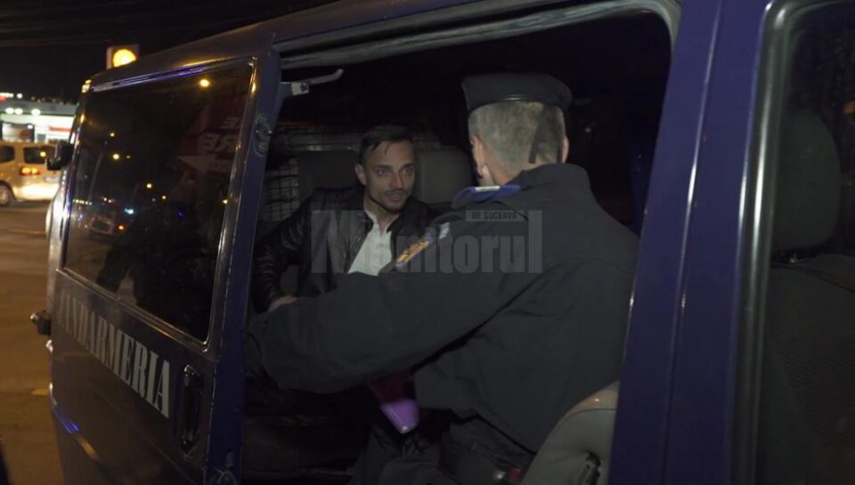 Marian Ciprian Pentelescu, în duba Jandarmeriei, la puțin timp după accidentul provocat în a doua zi de Paște