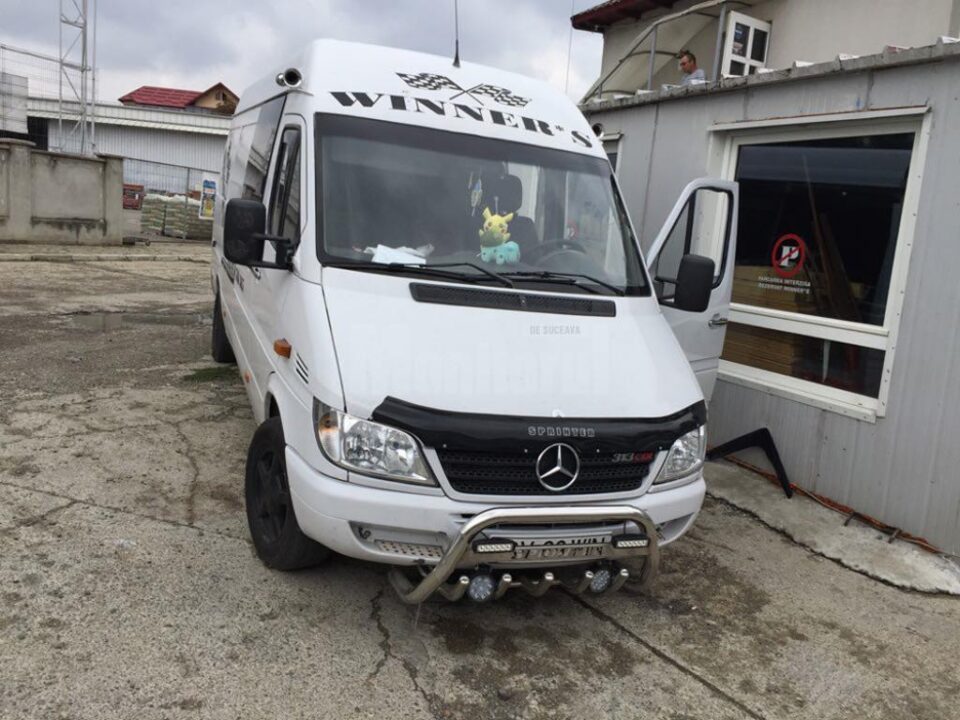 Un om de afaceri din Șcheia și-a găsit pentru a șasea oară una dintre mașini spartă