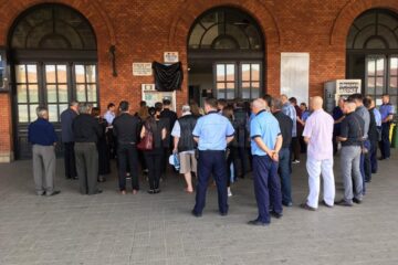 Slujba de pomenire a inclus și momentul dezvelirii unei plăci comemorative