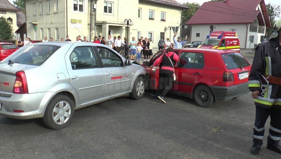 Șoferul Loganului nu a acordat prioritate și a intrat în coliziune cu autoturismul VW, care circula regulamentar Șoferul Loganului nu a acordat prioritate și a intrat în coliziune cu autoturismul VW, care circula regulamentar
