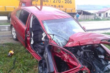 Mașinile implicate în accidentul care a avut loc pe 7 august, pe E 85, la Vadu Moldovei, soldat cu trei răniți