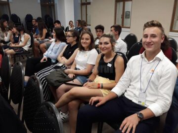 Participare numeroasă și informații de actualitate, la seminarul „Arta de a (te) vinde"