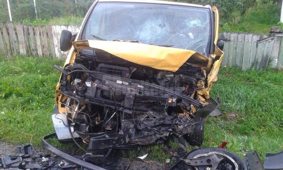 Mașinile implicate în accidentul care a avut loc pe 7 august, pe E 85, la Vadu Moldovei, soldat cu trei răniți