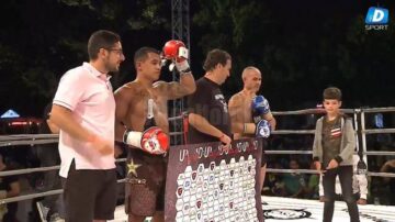 Andrei Bălici (al doilea din stânga) la finalul luptei câștigate la Constanța