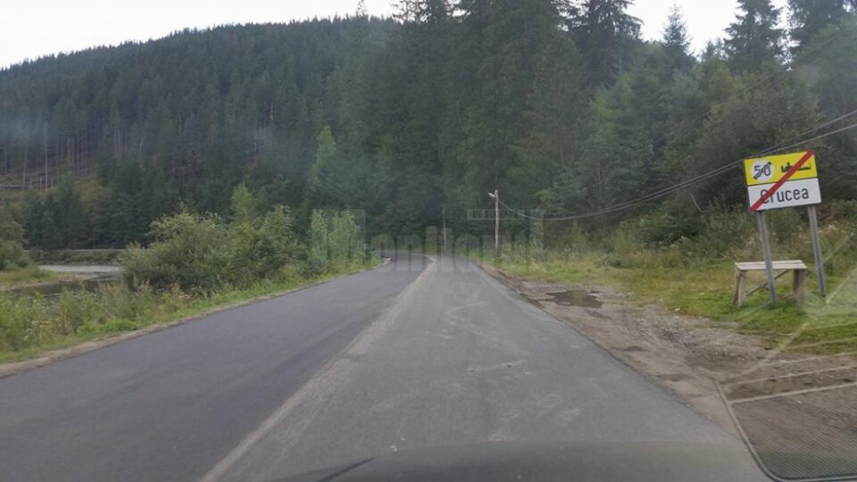 Drumarii care asfaltează DN 17B se opresc după 4 km. Motiv: ”S-a terminat mixtura”