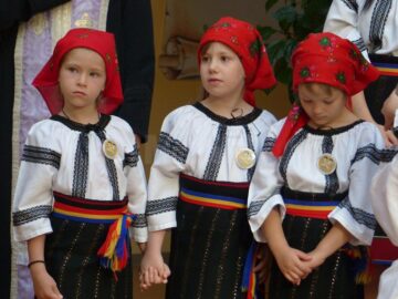 Școala Primară și Grădinița cu Program Prelungit „Sfântul Ioan cel Nou” și-au deschis ieri porțile