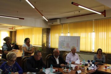 Legalizarea construcțiilor abuzive de pe Mirăuți nu a fost aprobată, spre nemulțumirea solicitanților din clanul Hagiu, care și-au expus nemulțumirile în Consiliul Local