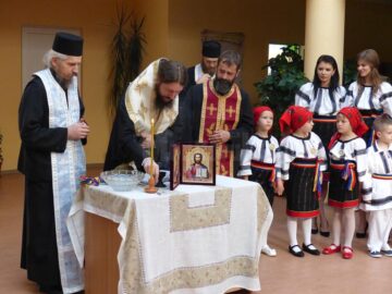 Școala Primară și Grădinița cu Program Prelungit „Sfântul Ioan cel Nou” și-au deschis ieri porțile