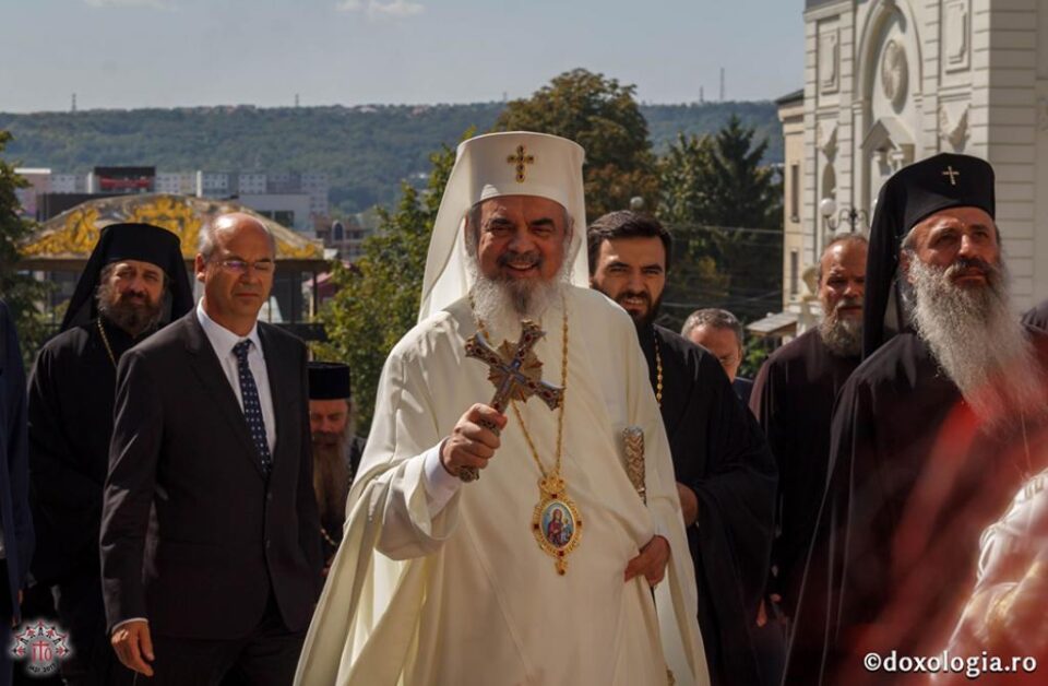 † DANIEL Patriarhul Bisericii Ortodoxe Române Sursa foto: DOXOLOGIA