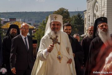 † DANIEL Patriarhul Bisericii Ortodoxe Române Sursa foto: DOXOLOGIA
