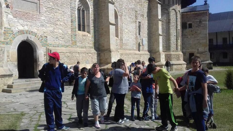 24 de copii cu dizabilități de la Complexul “Blijdorp – O Nouă Viață”, trimiși în excursie la apelul unui sucevean stabilit la Londra