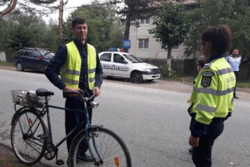 Veste reflectorizante oferite cadou bicicliștilor
