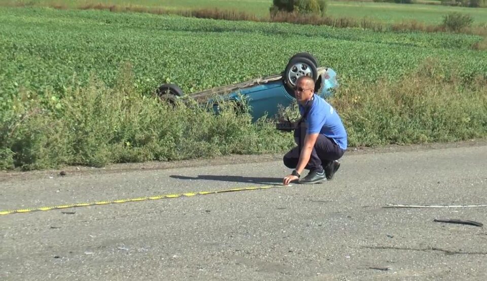 Autoturismul condus de polițist