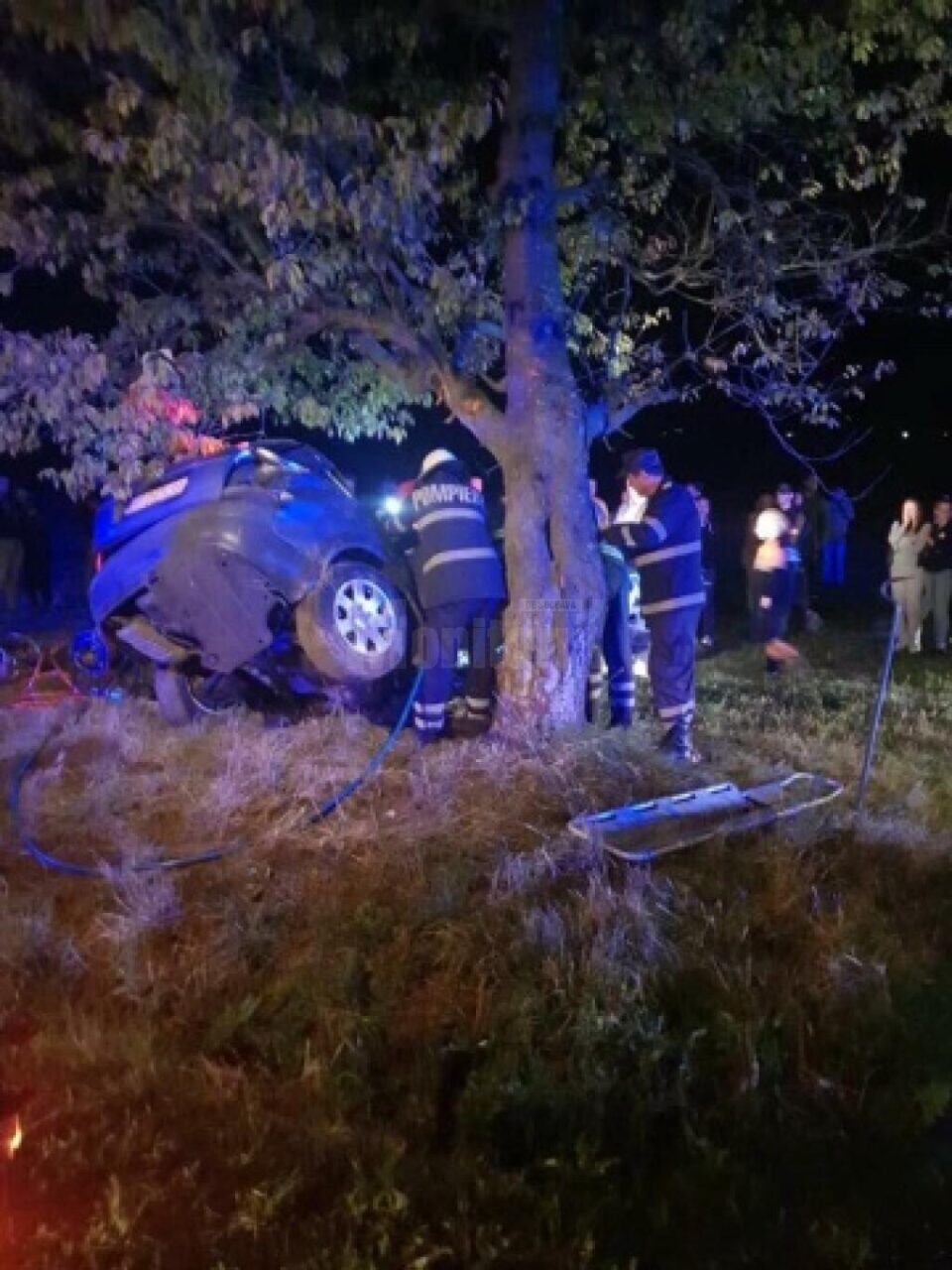 Mașina în care se aflau cei doi tineri