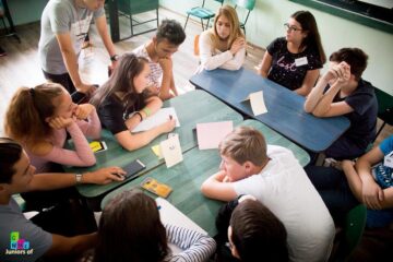 Boboceii de-a IX-a se familiarizează cu atmosfera de liceu