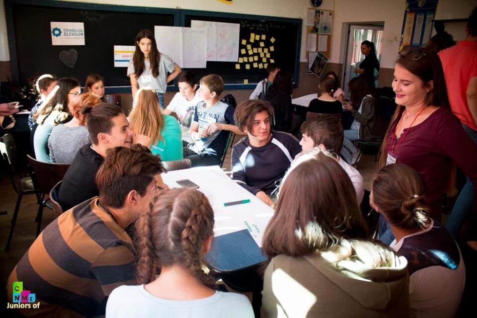 Școala a fost destinată boboceilor de clasa a IX-a