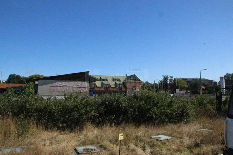 O parte din terenul de peste 18.000 de mp pe care va fi amenajat noul Kaufland, în Burdujeni