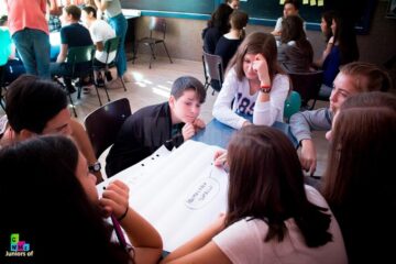 Boboceii de-a IX-a se familiarizează cu atmosfera de liceu