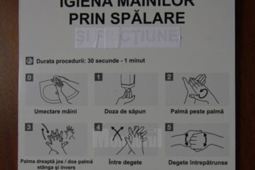 Planse cu modul corect de spalare a mainilor sunt afisate la toate chiuvetele din spital