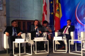 Flutur a reluat discuțiile despre importanța unei autostrăzi pe ruta Varșovia – Suceava – București – Sofia Flutur a reluat discuțiile despre importanța unei autostrăzi pe ruta Varșovia – Suceava – București – Sofia