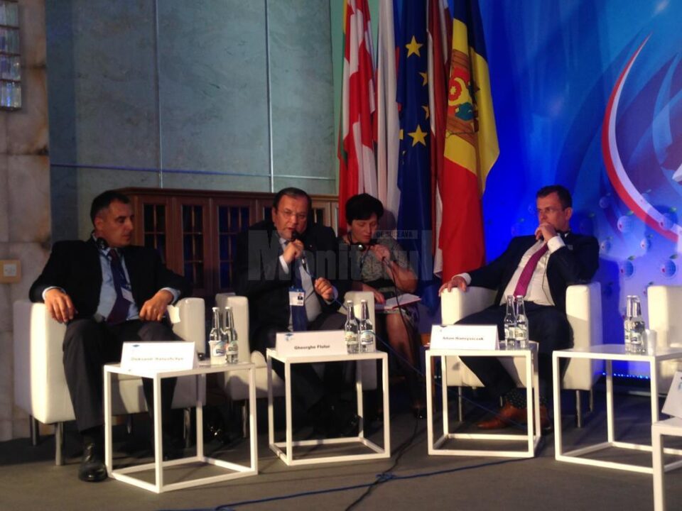 Flutur a reluat discuțiile despre importanța unei autostrăzi pe ruta Varșovia – Suceava – București – Sofia Flutur a reluat discuțiile despre importanța unei autostrăzi pe ruta Varșovia – Suceava – București – Sofia