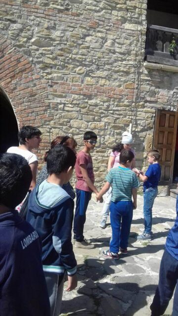 Cu sprijinul prietenilor, Vasile a reușit să trimită zeci de copii cu dizabilități într-o excursie de două zile