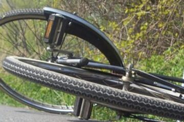 Copilul de 8 ani care a murit în accident se deplasa pe o bicicletă