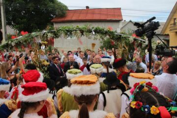 Mitropolitul Varșoviei a fost primit cu pâine și sare și i-a binecuvântat pe cei prezenți